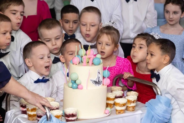 Детскому социальному центру при Троицком храме – 17 лет! Детскому социальному центру при Троицком храме – 17 лет!