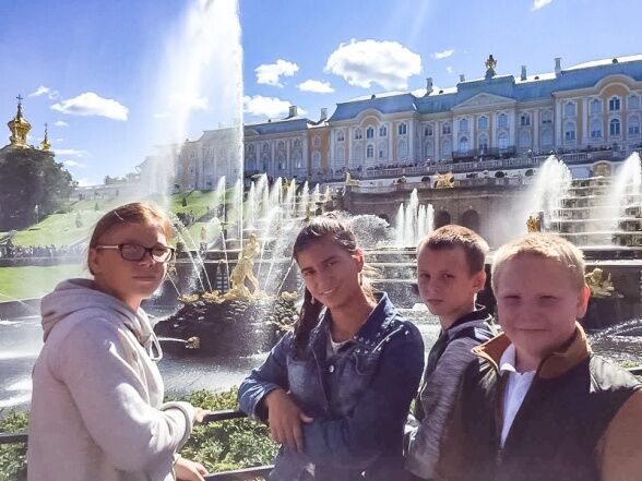 Ты помнишь ли сиянье Петергофа... Ты помнишь ли сиянье Петергофа...