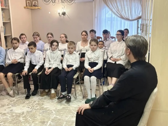 Встреча воспитанников с духовником центра протоиереем Алексием Виноградовым Встреча воспитанников с духовником центра протоиереем Алексием Виноградовым