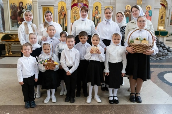 С праздником Изнесения Честны́х Древ Животворящего Креста Господня! С праздником Изнесения Честны́х Древ Животворящего Креста Господня!